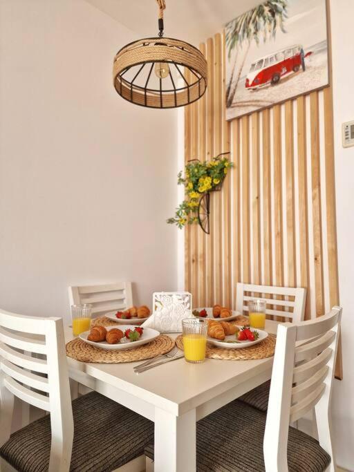 Acogedor Piso Con Terraza Y Parking! Benalmádena Exterior foto
