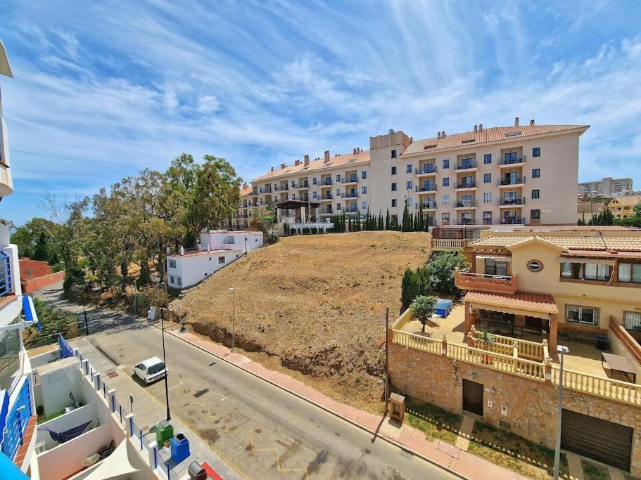 Acogedor Piso Con Terraza Y Parking! Benalmádena Exterior foto